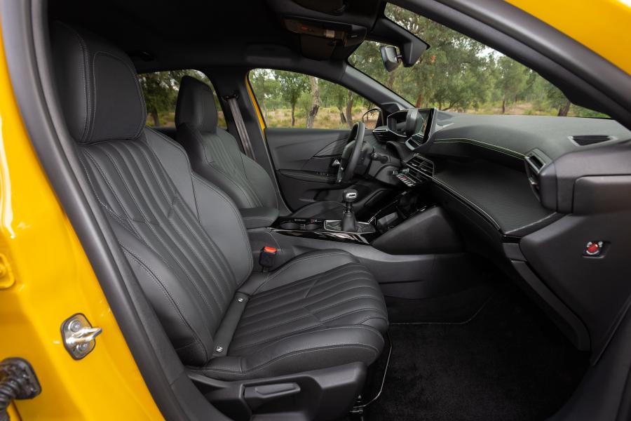Интерьер Peugeot 208 GT-Line 2019 года  (WW) (фото 49 из 56)